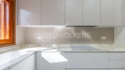 Casa en alquiler en Chiva, Chiva de 4.000 €<span>/mes</span>