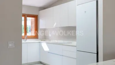 Casa en alquiler en Chiva, Chiva de 4.000 €<span>/mes</span>