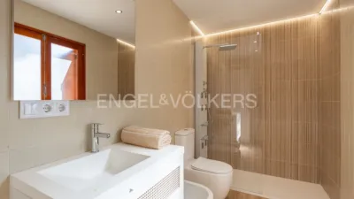 Casa en alquiler en Chiva, Chiva de 4.000 €<span>/mes</span>