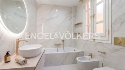 Apartment in Plaza del Ayuntamiento photo 4