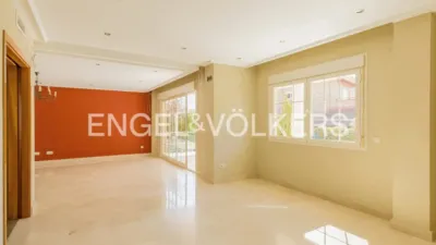 House in Urban Core photo 3
