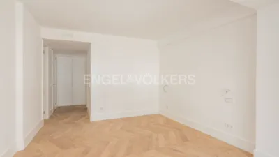 Apartment on Calle de Casado del Alisal photo 42