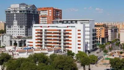 Apartamento en alquiler en Calle de Huestes, 3, La Buhaira-San Bernardo (Distrito Nervión. Sevilla Capital) de 877 €<span>/mes</span>