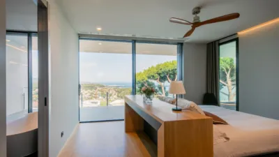 Villa ALTAMIRA, a Mediterranean home built in late 2021, sits atop the town of Caldes D’Estrac with spectacular views over the Maresme coast, just 500m from its beaches and 25 minutes from Barcelona city centre and cultural and academic hubs. This makes the property an permanent residence as well as a holiday home. Its architecture and interior design have been meticulously detailed, featuring a unique façade that sets it apart. The home offers numerous spacious rooms, floor-to-ceiling windows, and double-height ceilings that bring the Mediterranean lifestyle into every space. photo 21