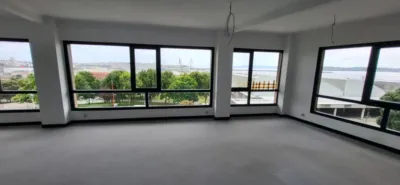 Local comercial en alquiler en Avenida del Ejército - Vista 2