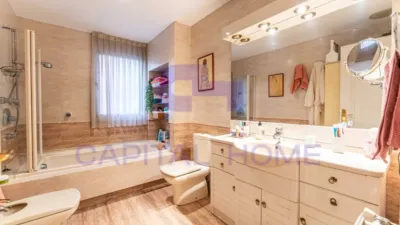 Apartment on Clara del Rey Street photo 17