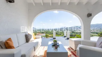 Villa in La Plana photo 2