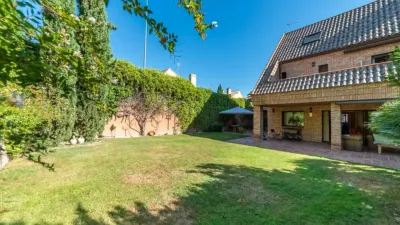 Semi-detached house on Avenida de Picos de Europa photo 2