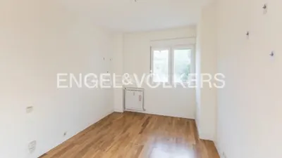 Apartment on Calle de Balbina Valverde photo 12