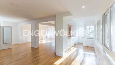 Apartment on Calle de Balbina Valverde photo 3