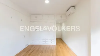 Apartment on Calle de Balbina Valverde photo 7