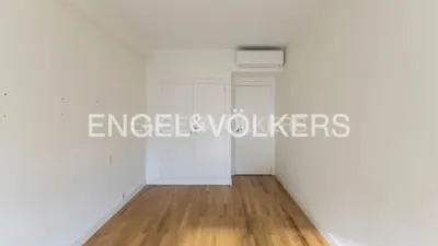Apartment on Calle de Balbina Valverde photo 11