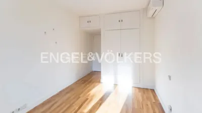 Apartment on Calle de Balbina Valverde photo 14