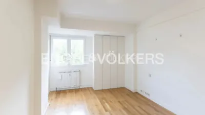 Apartment on Calle de Balbina Valverde photo 6