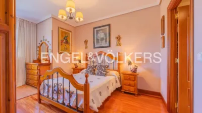 Apartment on Sabino Arana Street photo 24