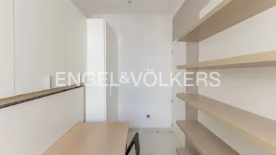 Apartment on Calle de Alcántara photo 17