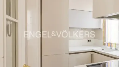 Apartment on Calle de Alcántara photo 5