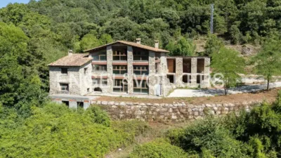 Rustic house in La Vall de Bianya photo 2