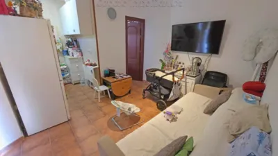 Charming independent Andalusian house in the heart of Paterna de Rivera (La Janda). 90 m2 built over two floors plus storage. Ground floor: 45 m2 apartment with living/dining room, kitchen integrated into the living area, 2 bedrooms and 1 bathroom with shower tray. 1 split air conditioning unit in the living room. Upper floor: 45 m2 apartment with living/dining room, kitchen integrated into the living area, 2 bedrooms and 1 bathroom with shower tray. Both apartments have separate entrances although the property is registered as a single title. As stipulated by Decree 218/2005, of October 11, approving the Consumer Information Regulation for the sale of housing in Andalusia: the client is informed that taxes, brokerage fees, financial expenses if bank financing is required, and other costs inherent to the purchase are NOT included in the price. photo 20