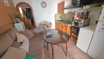 Charming independent Andalusian house in the heart of Paterna de Rivera (La Janda). 90 m2 built over two floors plus storage. Ground floor: 45 m2 apartment with living/dining room, kitchen integrated into the living area, 2 bedrooms and 1 bathroom with shower tray. 1 split air conditioning unit in the living room. Upper floor: 45 m2 apartment with living/dining room, kitchen integrated into the living area, 2 bedrooms and 1 bathroom with shower tray. Both apartments have separate entrances although the property is registered as a single title. As stipulated by Decree 218/2005, of October 11, approving the Consumer Information Regulation for the sale of housing in Andalusia: the client is informed that taxes, brokerage fees, financial expenses if bank financing is required, and other costs inherent to the purchase are NOT included in the price. photo 7