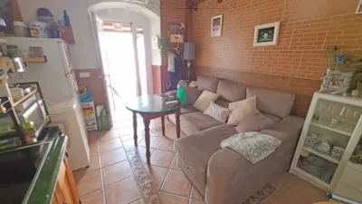 Charming independent Andalusian house in the heart of Paterna de Rivera (La Janda). 90 m2 built over two floors plus storage. Ground floor: 45 m2 apartment with living/dining room, kitchen integrated into the living area, 2 bedrooms and 1 bathroom with shower tray. 1 split air conditioning unit in the living room. Upper floor: 45 m2 apartment with living/dining room, kitchen integrated into the living area, 2 bedrooms and 1 bathroom with shower tray. Both apartments have separate entrances although the property is registered as a single title. As stipulated by Decree 218/2005, of October 11, approving the Consumer Information Regulation for the sale of housing in Andalusia: the client is informed that taxes, brokerage fees, financial expenses if bank financing is required, and other costs inherent to the purchase are NOT included in the price. photo 8