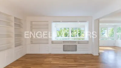 Apartment on Calle de Balbina Valverde photo 26