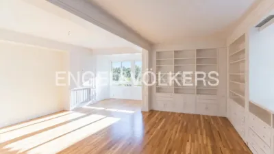 Apartment on Calle de Balbina Valverde photo 24