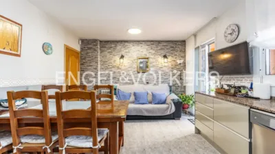 Terraced house in Carrer del Brillant photo 4