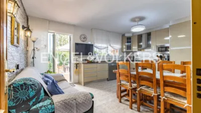 Terraced house in Carrer del Brillant photo 2