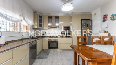 Terraced house in Carrer del Brillant photo 3