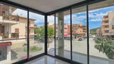 Apartment on Carrer de Reina María Cristina photo 5