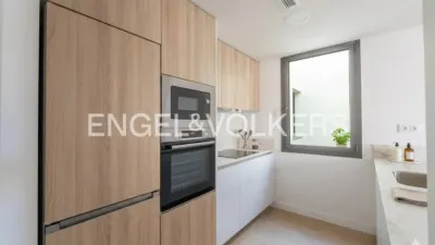 Top Floor Apartment in Centre photo 2