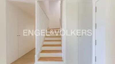Top Floor Apartment in Centre photo 35