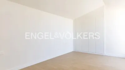 Top Floor Apartment in Centre photo 40