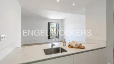 Top Floor Apartment in Centre photo 3