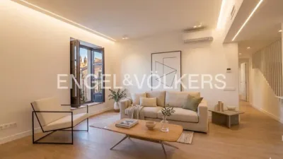 Top Floor Apartment in Centre photo 6