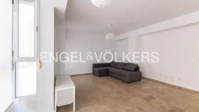 Apartment on Cuenca Tramoyeres Street photo 4