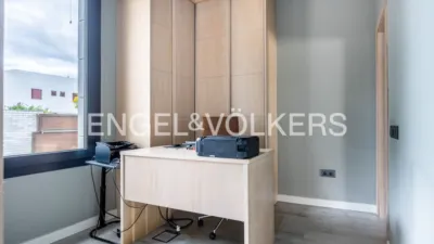 Casa en alquiler en Entrenúcleos, Entrenúcleos (Dos Hermanas) de 11.500 €<span>/mes</span>
