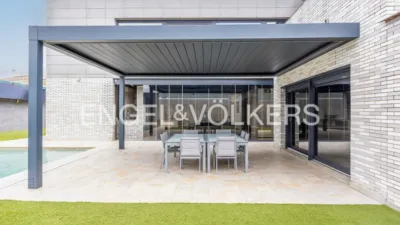 Casa en alquiler en Entrenúcleos, Entrenúcleos (Dos Hermanas) de 11.500 €<span>/mes</span>
