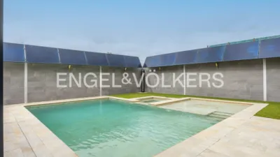 Casa en alquiler en Entrenúcleos, Entrenúcleos (Dos Hermanas) de 11.500 €<span>/mes</span>