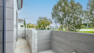 Casa en alquiler en Entrenúcleos, Entrenúcleos (Dos Hermanas) de 11.500 €<span>/mes</span>