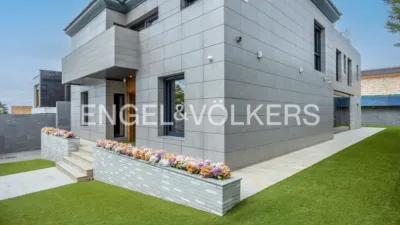 Casa en alquiler en Entrenúcleos, Entrenúcleos (Dos Hermanas) de 11.500 €<span>/mes</span>