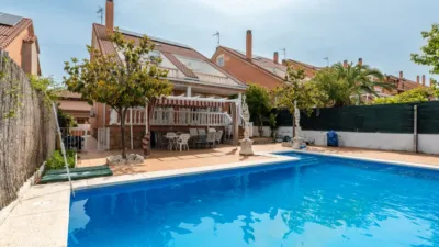 Chalet en venta en Calle de Miguel de Cervantes, cerca de Calle de Benito Pérez Galdós, Zona de las Cárcavas-Arroyo del Bosque (Arroyomolinos) de 579.900 €