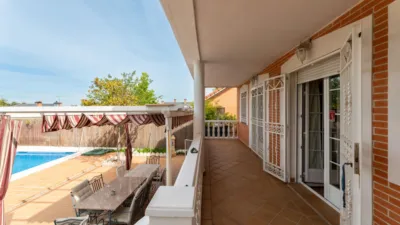 Chalet en venta en Calle de Miguel de Cervantes, cerca de Calle de Benito Pérez Galdós, Zona de las Cárcavas-Arroyo del Bosque (Arroyomolinos) de 579.900 €