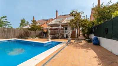 Chalet en venta en Calle de Miguel de Cervantes, cerca de Calle de Benito Pérez Galdós, Zona de las Cárcavas-Arroyo del Bosque (Arroyomolinos) de 579.900 €