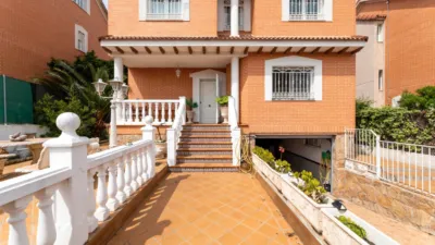Chalet en venta en Calle de Miguel de Cervantes, cerca de Calle de Benito Pérez Galdós, Zona de las Cárcavas-Arroyo del Bosque (Arroyomolinos) de 579.900 €