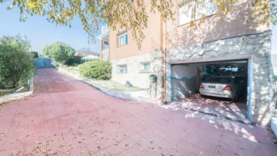 Chalet on Calle de Santa María del Castañar photo 28