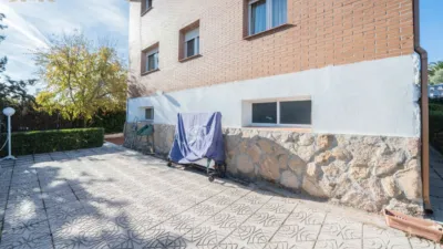 Chalet on Calle de Santa María del Castañar photo 29