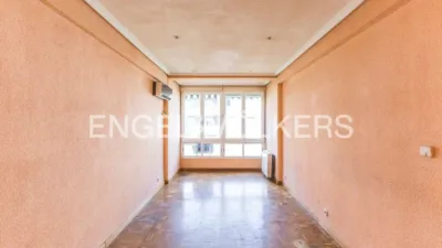 Apartment on Clara del Rey Street photo 2