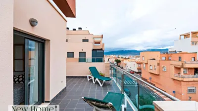 Top-floor apartment on Calle Victoria de los Ángeles photo 2